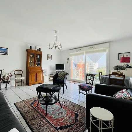 Apartman - 3 Pieces Avec Terrasses Et Parking A 300m De La - Fr-1-433-53 *