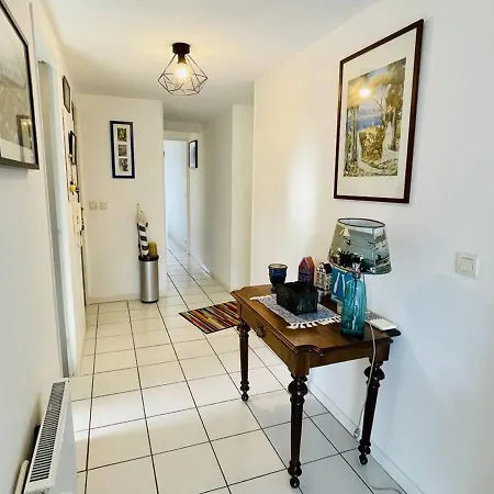Apartman - 3 Pieces Avec Terrasses Et Parking A 300m De La - Fr-1-433-53 *